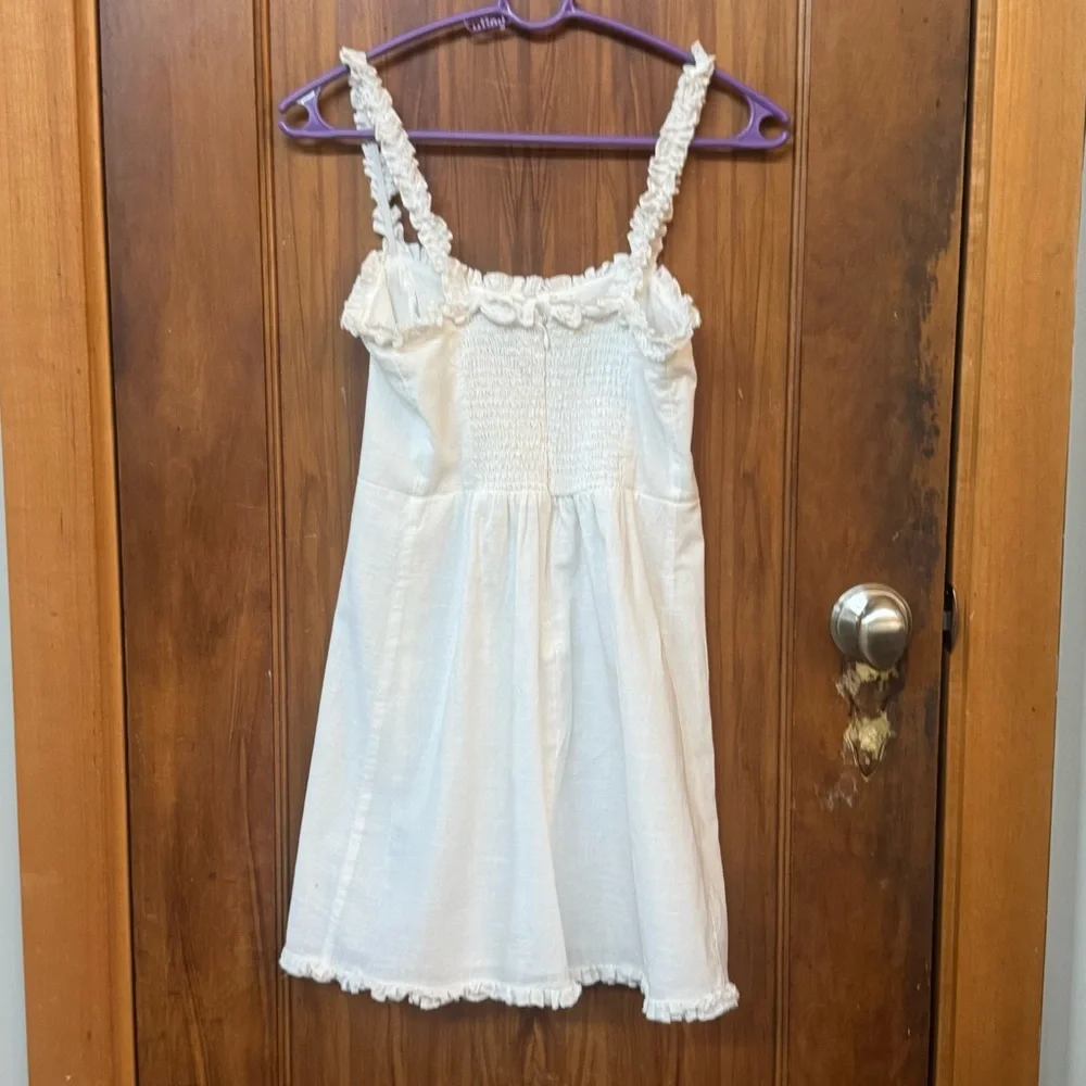 Urban Outfitters White linen mini dress with Lace-Up front and ruffle trim -XS - Picture 3 of 8